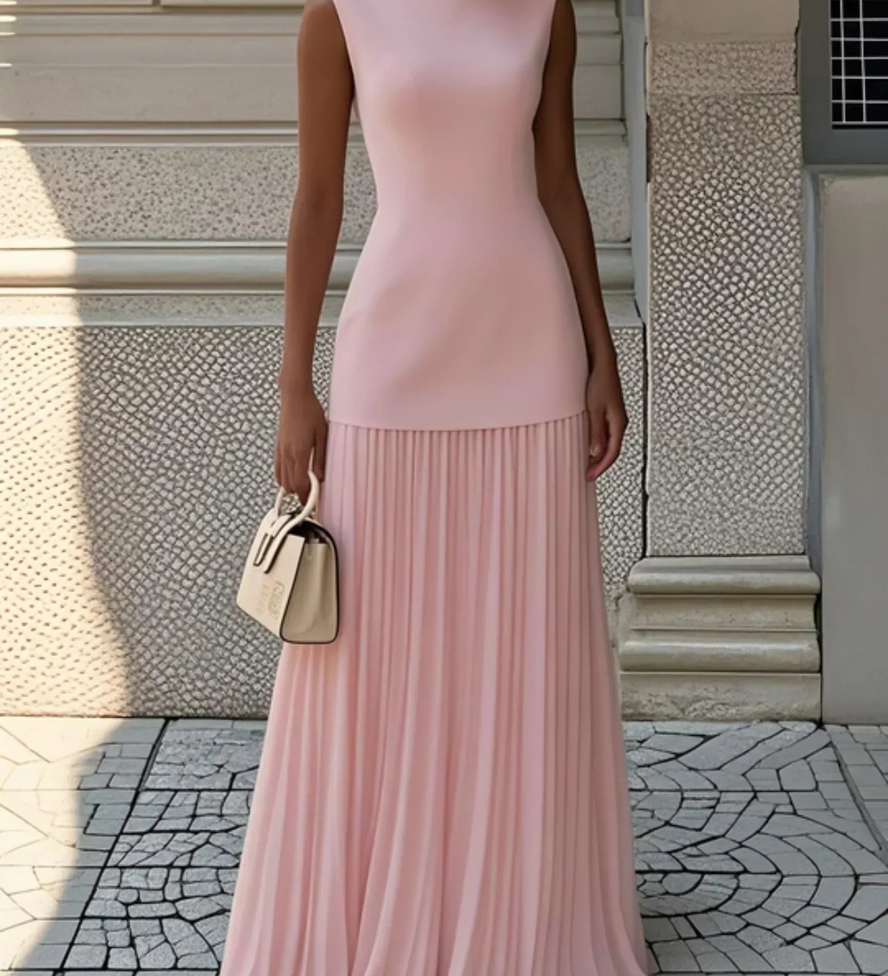 Lucia – Rochie Lungă Plisată cu Decolteu Barcă
