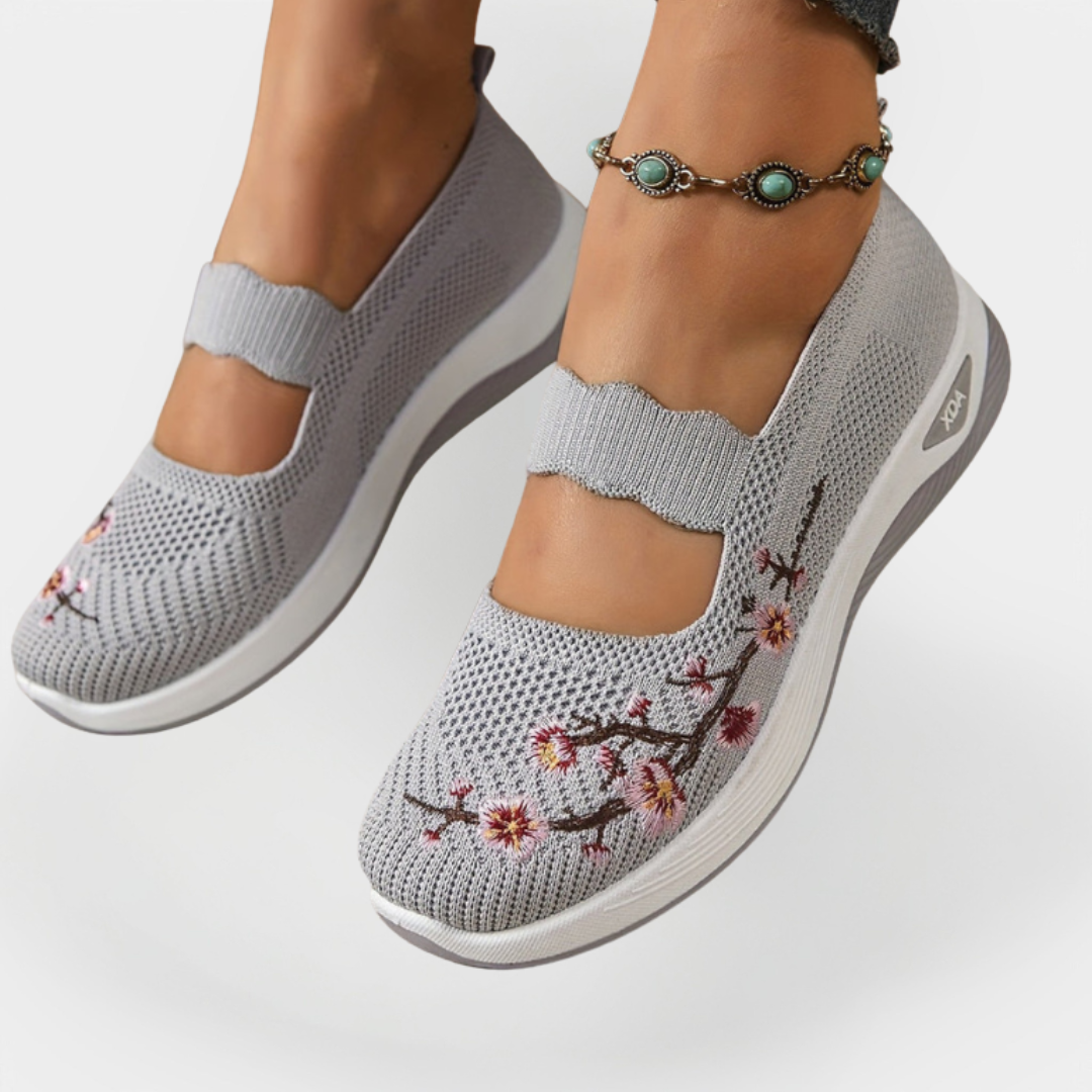 Pantofi anatomici cu flori brodate