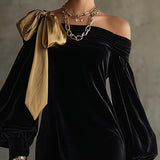 Rochie Mini Din Catifea Neagră și Satin Auriu, Cu Patchwork, Cu Umerii Decupați