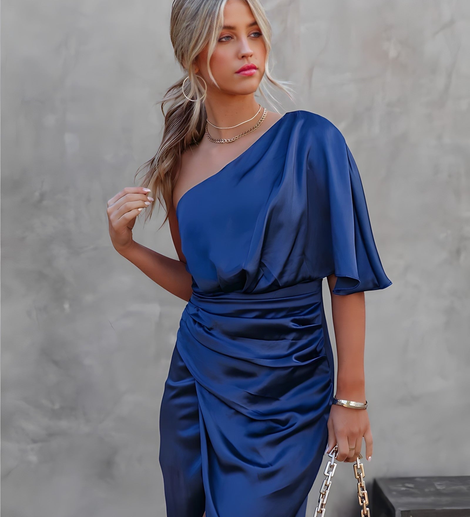 Doina – Rochie Midi cu Siluetă Delicată