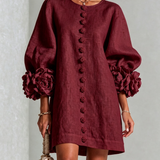 Rochie mini de damă cu nasturi florali, mâneci 3/4 și manșete în formă de trandafir