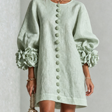 Rochie mini de damă cu nasturi florali, mâneci 3/4 și manșete în formă de trandafir