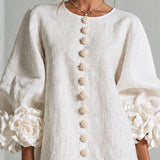 Rochie mini de damă cu nasturi florali, mâneci 3/4 și manșete în formă de trandafir
